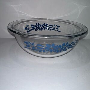 Vintage Clear Glass Pyrex Mixing Bowl with A Blue Floral Pattern. 1.5L USA Made